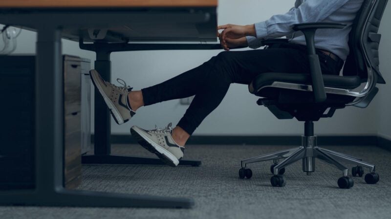 5 Easy Exercises to Fight Leg Fatigue at Work